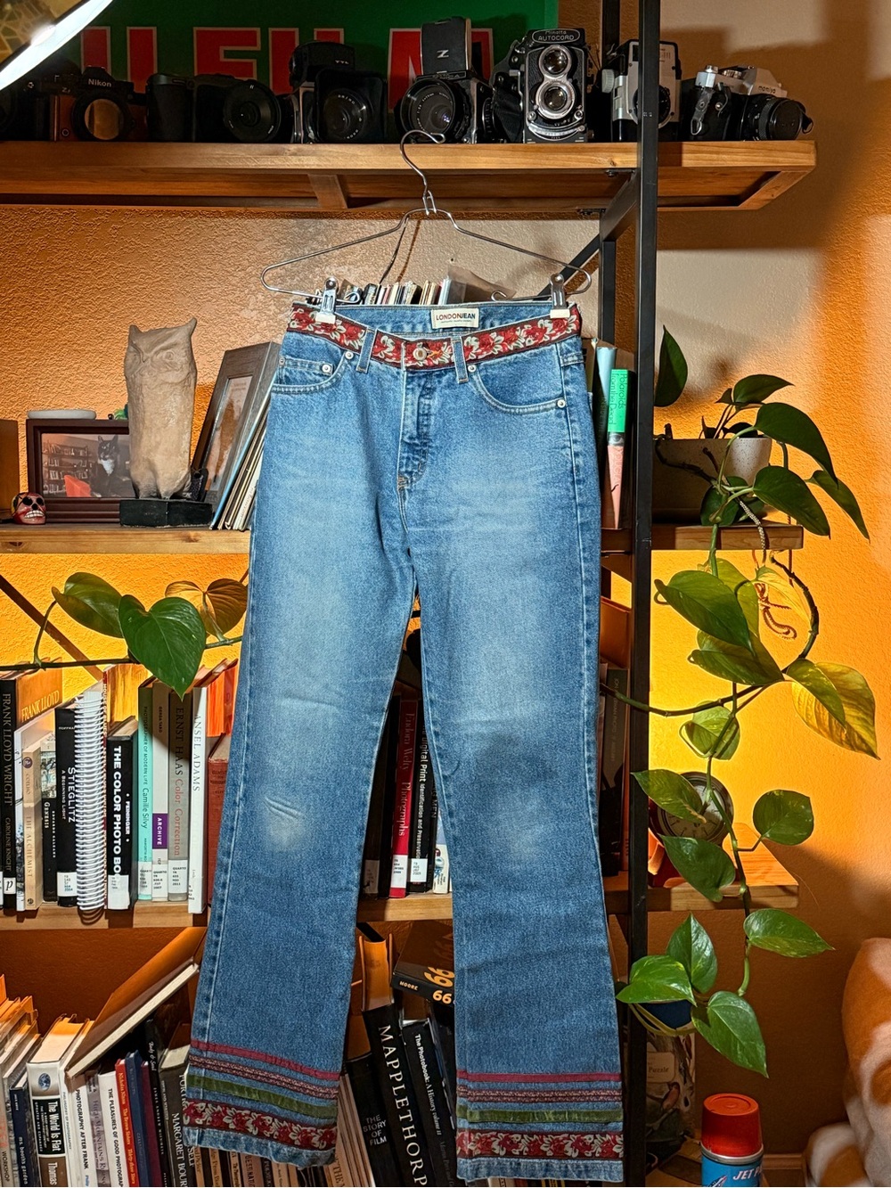 90’s London Jeans Embroidered Straight leg Jeans Floral Waistband Size 4 USA